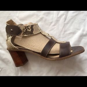 Fidji brand Snake pattern sandals